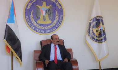 الشيخ لحمر بن لسود يرحب بعودة الرئيس الزُبيدي إلى عدن