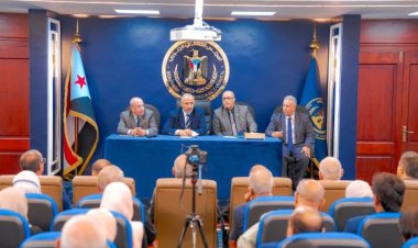 الرئيس الزُبيدي يترأس اجتماعًا موسعًا لقيادات المجلس الانتقالي الجنوبي