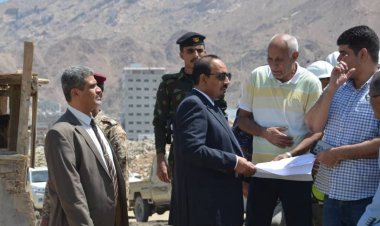 محافظ حضرموت يؤكد المُضي بعجلة التنمية ويُشيد بمستوى إنجاز المرحلة الثانية لمشروع خور المكلا