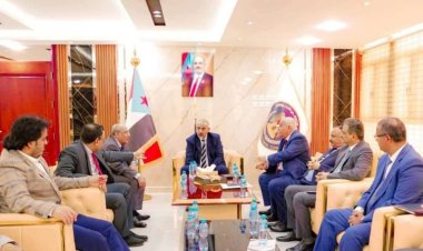 الرئيس الزُبيدي يرأس اجتماعًا لمناقشة أوضاع الكهرباء في العاصمة عدن خلال شهر رمضان