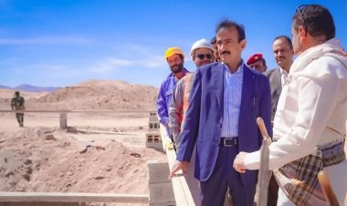 المحافظ بن الوزير يتفقد سير الأعمال في مشروع إنشاء كلية الطب بجامعة شبوة.