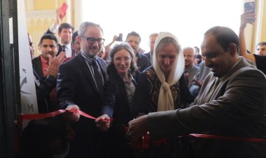 محافظ حضرموت وسفير الاتحاد الأوربي وسفيرتا هولندا وفرنسا يفتتحون بمتحف المكلا معرضا لدبلوماسي هولندي يُوثّق للحياة العامة في حضرموت مطلع القرن العشرين