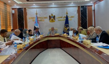 العاصمة عدن.. مجلس المستشارين يقف أمام الوضع الخدمي والتعليمي