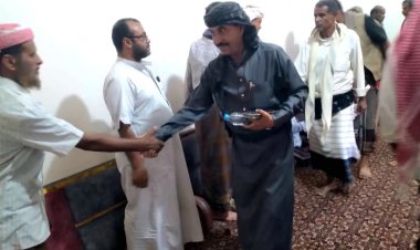 رئيس تنفيذية انتقالي شبوة يؤدي واجب العزاء لأسرتي الفقيدين مبارك بوطهيف والعقيد جمال عبيد