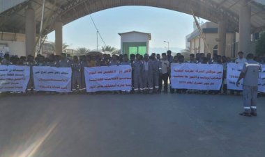 موظفو الشركة العربية للأسمنت ينظمون وقفة احتجاجية ثانية للمطالبة بتحسين الأجور