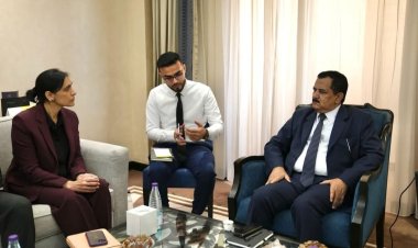 وزير الدفاع يبحث مع السفيرة البريطانية تطورات الوضع في اليمن