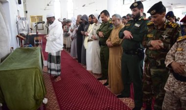 مدير أمن حضرموت الوادي والصحراء يتقدم مشيعي جثمان شهيد الواجب المساعد احمد علي احمد المنصوب