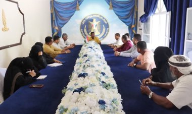 فريق الإغاثة والأعمال الإنسانية للانتقالي بحضرموت يقف أمام احتياجات أسر الشهداء والأشد فقر برمضان