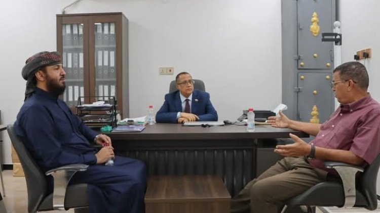 الخُبجي يطّلع على سير عمل مستشفى عدن التعاوني الخيري وأفران عدن الخيرية.