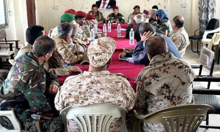 قيادة محور الضالع العملياتي والقتالي تشدد على رفع درجة الاستعداد والجهوزية القتالية