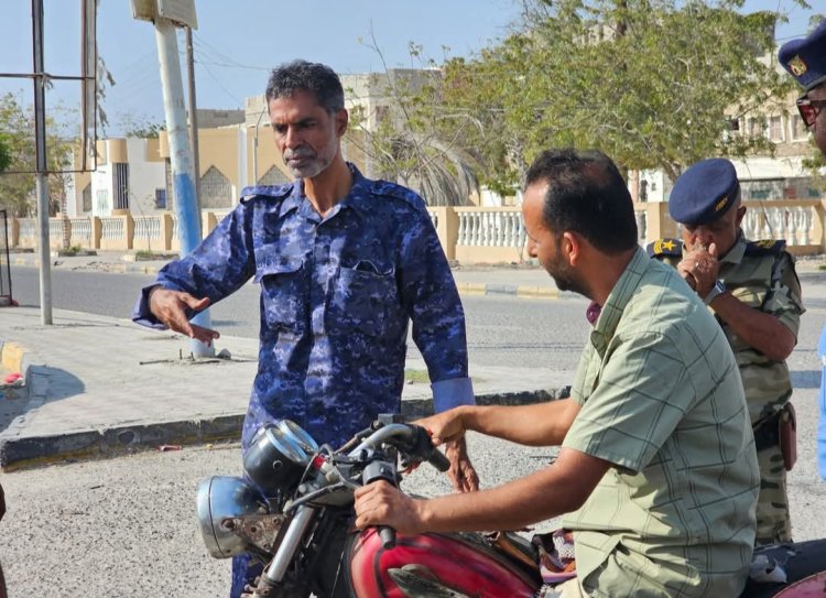 الأجهزة الأمنية بالشحر تنفذ حملة أمنية واسعة  تستهدف  السيارات والدراجات النارية الغير مرقمة والتي تعمل بالغاز المسال بطرق عشوائية