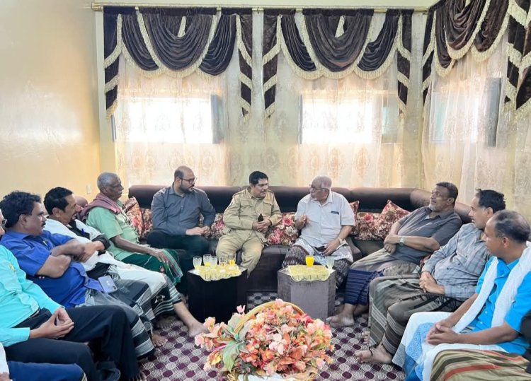 رئيس تنفيذية انتقالي حضرموت يزور الشخصية التربوية والنضالية سالم عبد المنعم باعثمان