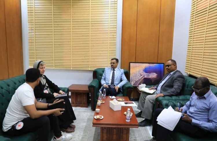 العمقي يشيد بتدخلات اللجنة الدولية للصليب الأحمر في رعاية مركز الأطراف الصناعية بالمكلا