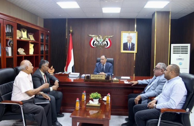 وزير الصناعة يناقش مع جمعية المحاسبين القانونيين آلية العمل واستيعاب المحاسبين تحت مظلتها