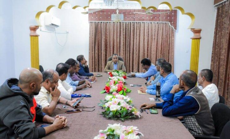 رئيس جامعة عدن يناقش مع عمادة كلية العلوم الاجتماعية والإنسانية سير نشاطها