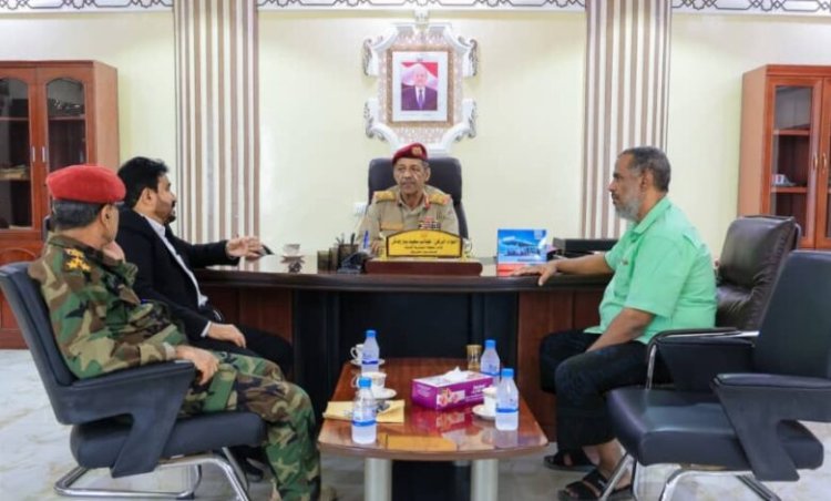 اللواء الركن “بارجاش” يبحث تطوير الاتصالات وبنيتها التحتية بالمنطقة العسكرية الثانية مع المدير العام لفرع المؤسسة العامة للاتصالات بساحل حضرموت