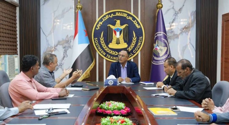 انتقالي العاصمة عدن يعقد لقاءً تشاوريًا برؤساء أقسام الشؤون القانونية وحقوق الإنسان في المديريات
