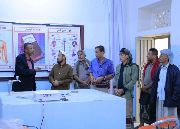 انتقالي وادي وصحراء حضرموت يدشن توزيع الوسائل التعليمية على المدارس