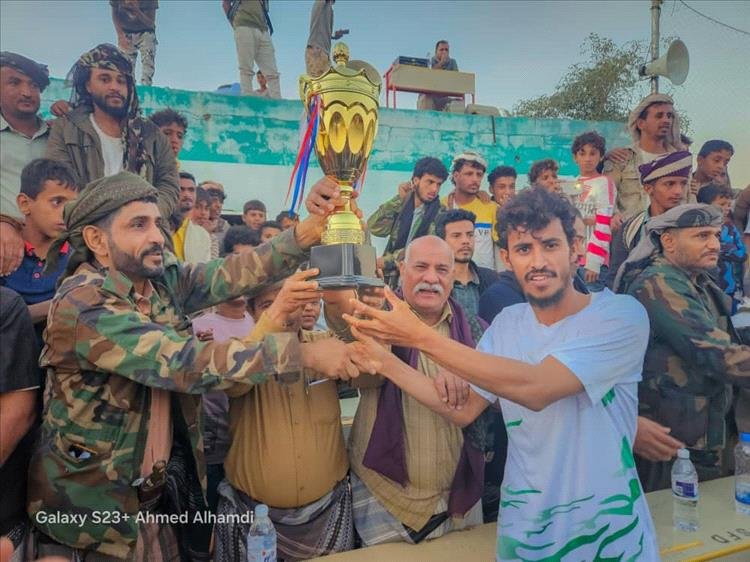 أبين. رئيس تنفيذية انتقالي لودر يحضر نهائي دوري العين التنشيطي ويشارك في تكريم أبطاله