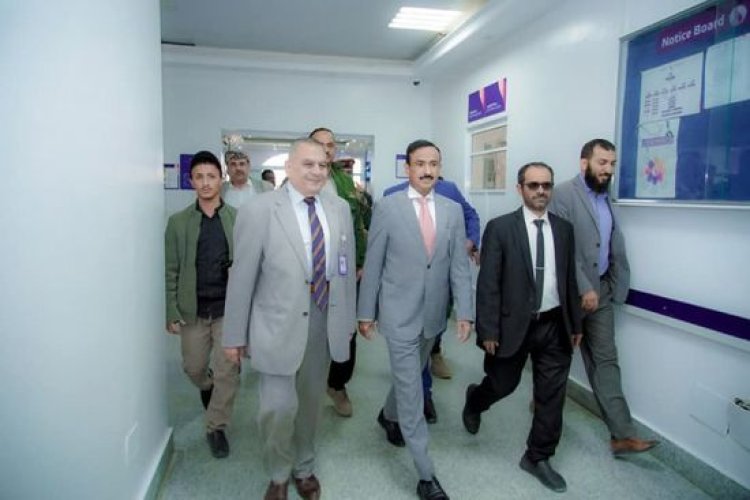 بدعم إماراتي.. بن الوزير يشهد تركيب النظام الإلكتروني في مستشفى شبوة