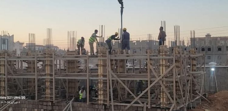 تواصل الأعمال الإنشائية في مدرسة للبنات بمدينة عتق ‏