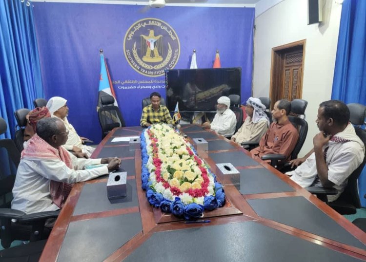 انتقالي وادي وصحراء حضرموت يطلع على نشاط إدارة نادي الأحقاف