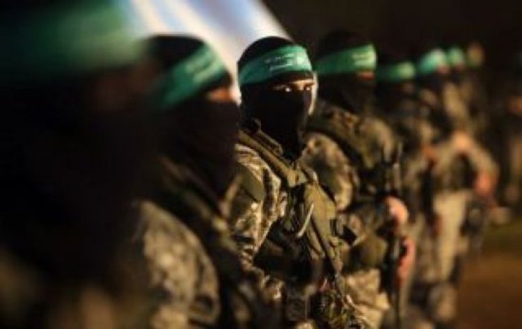 حماس تسلم 3 رهائن إسرائيليين في دير البلح