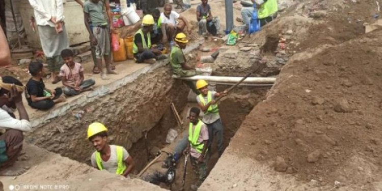 مدير عام حوطة لحج يطلع على مشروع إعادة تأهيل شبكة المياه في مديرية