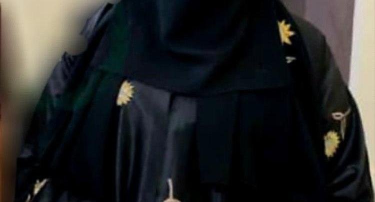 شرطة محافظة عدن تضبط فتاة بحوزتها مواد مخدرة.