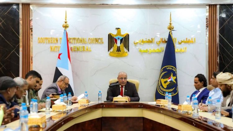 الكثيري يترأس اجتماعًا موسعًا لقيادات انتقالي العاصمة عدن