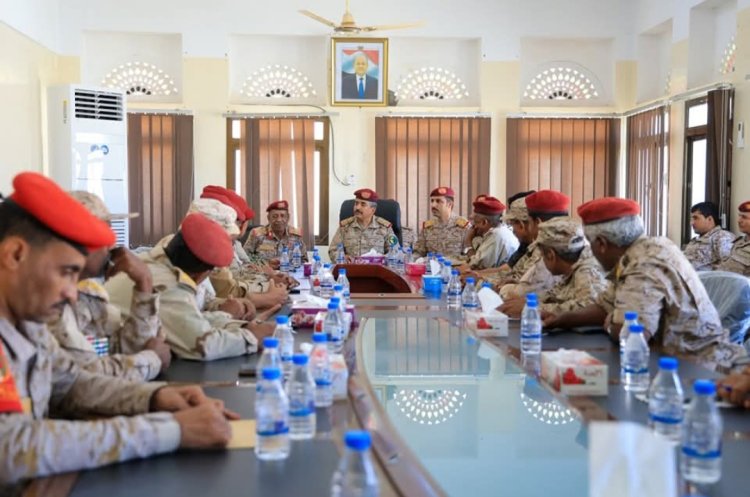 رئيس هيئة العمليات بوزارة الدفاع يزور مقر قيادة المنطقة العسكرية الثانية بالمكلا