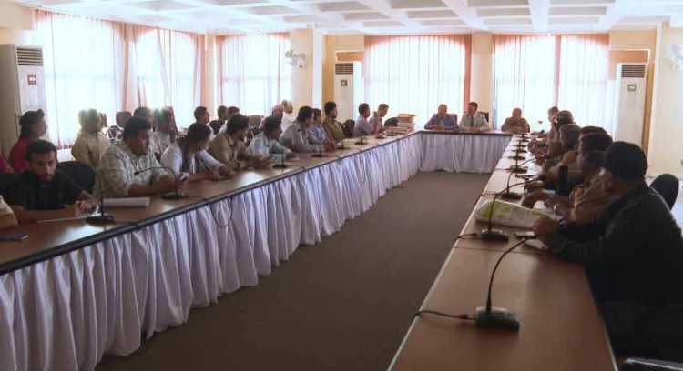 الأمين العام للمجلس المحلي بحضرموت يُشرف على فتح مظاريف عدد من المشاريع في مجال الصحة والطرقات