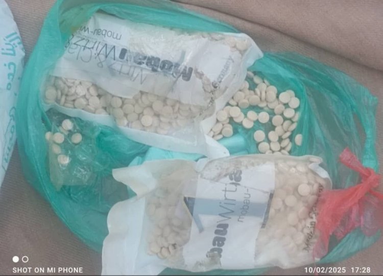 دورية أمنية بمديرية تريم تضبط مروجيين بحوزتهم أكثر من 1700 حبة مخدرة