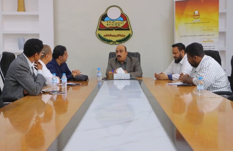 اجتماع  يناقش مقترحات لتنفيذ تجارب  نموذجية للعملية التعليمية على مستوى المحافظة مع مؤسسة حضرموت تنمية بشرية