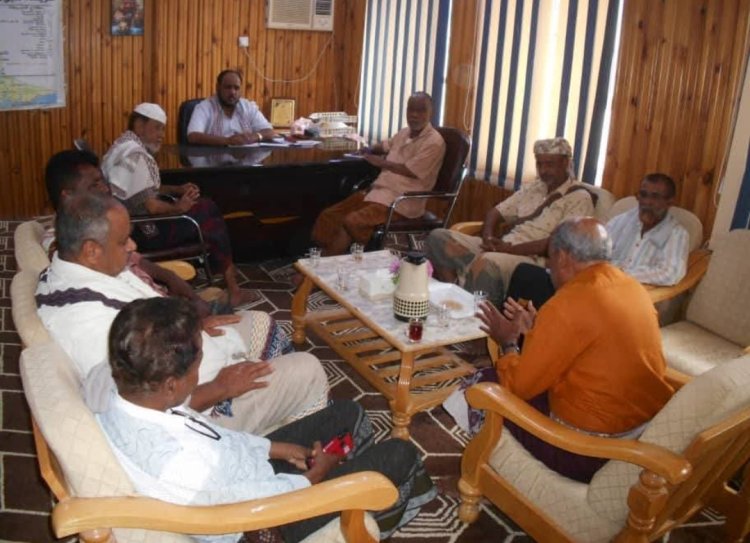 رئيس تنفيذية انتقالي الديس الشرقية يناقش مع مدير عام المديرية آلية تنسيق الجهود لخدمة المواطنين