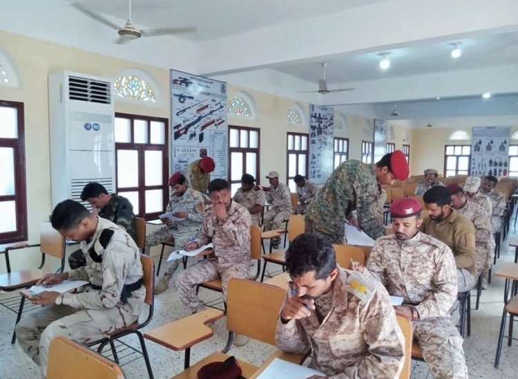 مدرسة التدريب القتالي بالمنطقة العسكرية الثانية تقيم امتحانات القبول والمفاضلة للمشاركة بدورة حفظ السلام المزمع إقامتها بعدن