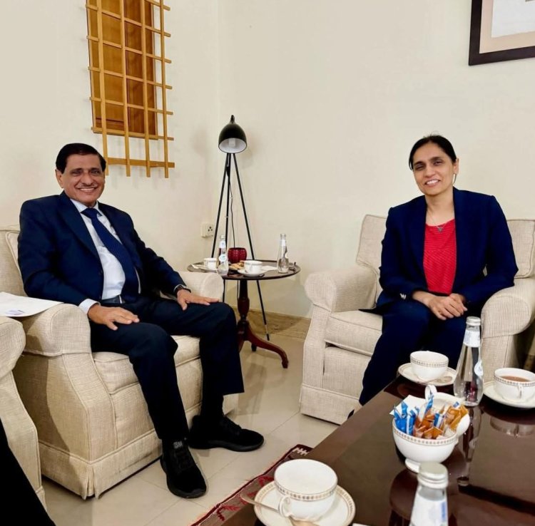 عضو مجلس القيادة الرئاسي البحسني يبحث مع السفيرة البريطانية مستجدات الأوضاع المحلية والإقليمية