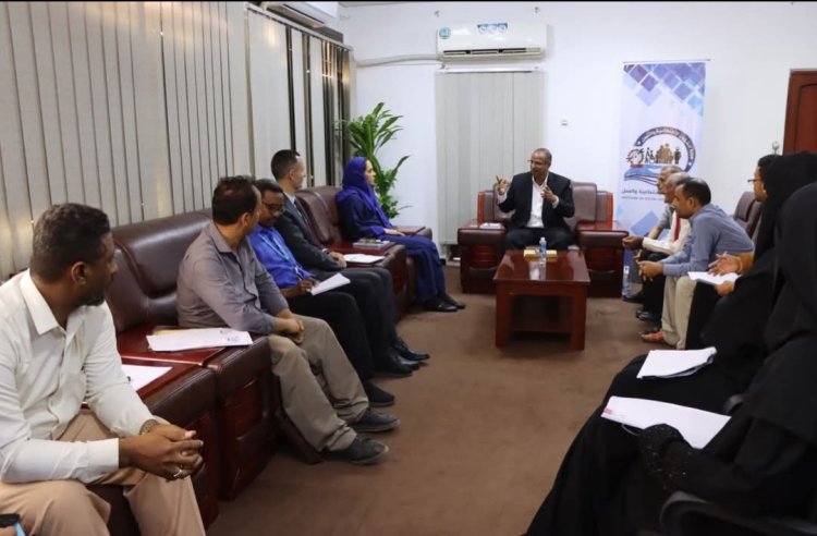 الوزير الزعوري يبحث مسؤول أممي العمل الإنساني والتنموي