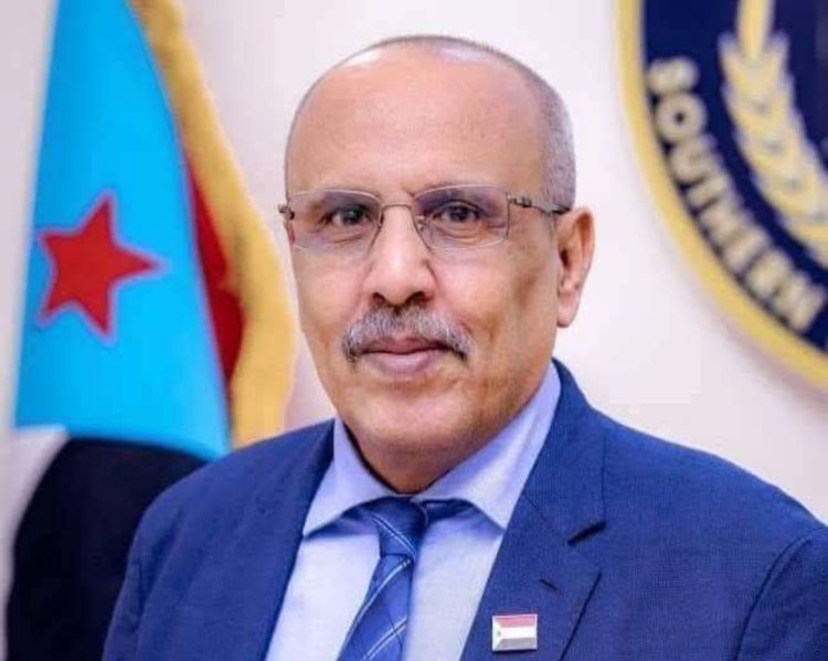 الكثيري يُعزَّي في وفاة الأديب الكبير صالح سعيد باعامر