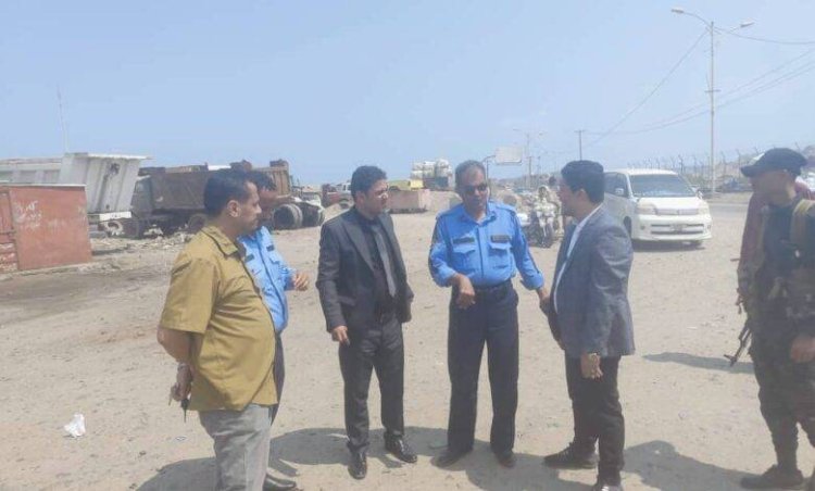 الشوبجي يناقش مع مديرا مكتب النقل ومرور عدن آلية تنظيم محطات النقل بمديرية البريقة