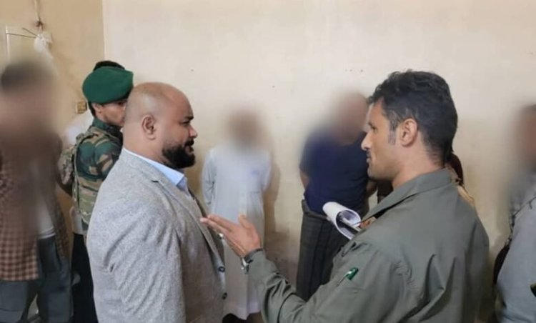 وكيل نيابة الأمن والبحث يتفقد أوضاع الموقوفين في حزام عدن ويوجه بالإفراج عن عدد منهم