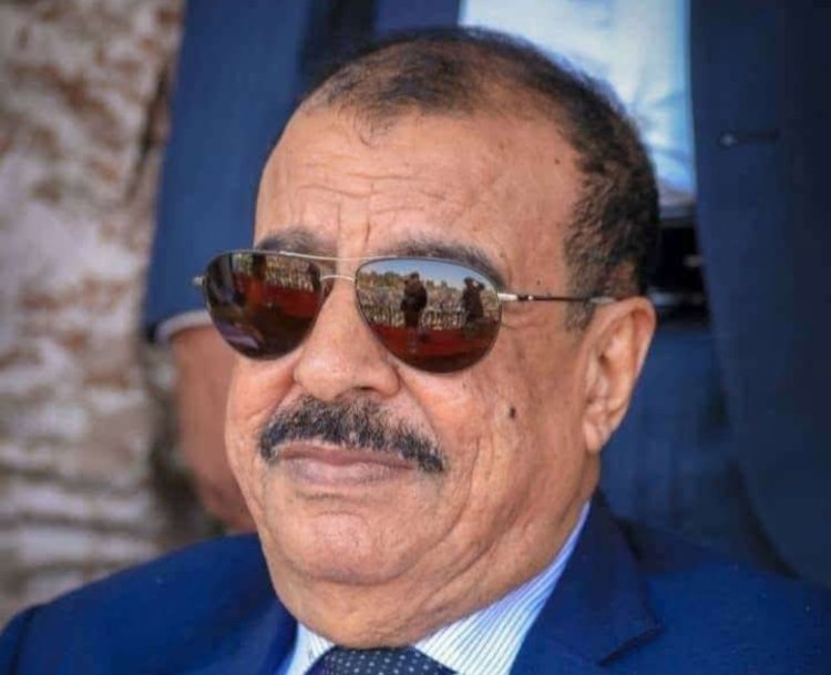 اللواء بن بريك يُعزّي في وفاة المناضل العميد عبدالله أبو بكر الحوثري