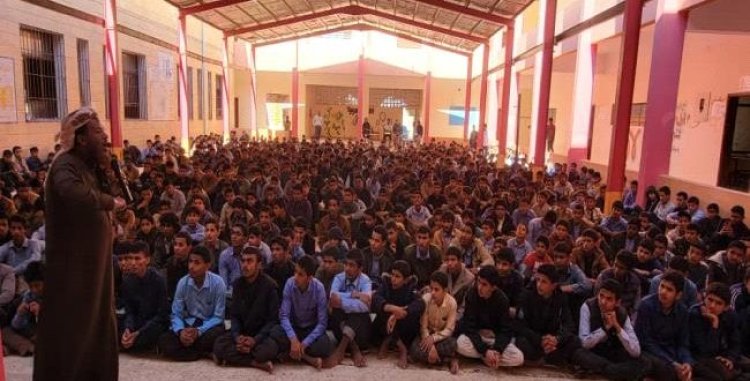 شرطة الآداب بشبوة تنظم ندوة توعوية عن “مخاطر الهواتف المحمولة” لطلاب ثانوية “حنيشان”