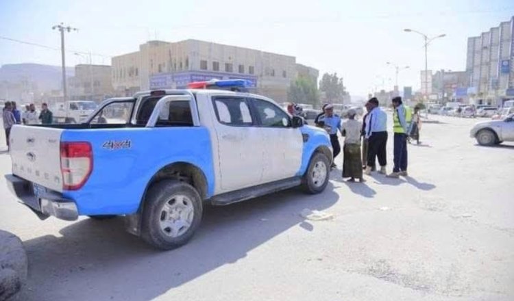 شرطة مديرية تريم بالتعاون مع أمن ساحل حضرموت تضبط متهم بسرقة سيارة بعد كشف هويته