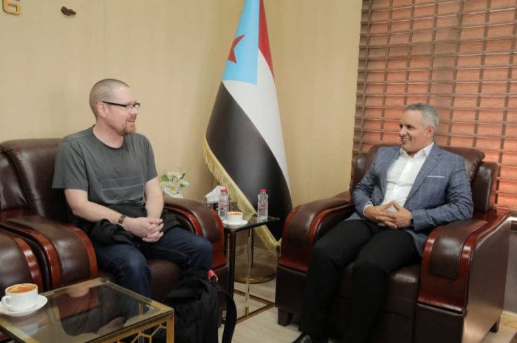 اليافعي يستقبل البروفسور برنت ادوارد من جامعة نورث وسيترن الأمريكية