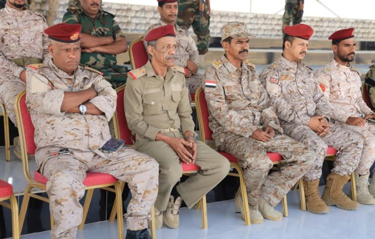 قائد المنطقة العسكرية الثانية يشهد حفل تخرج دفعة "الوفاء لحضرموت" بالمكلا