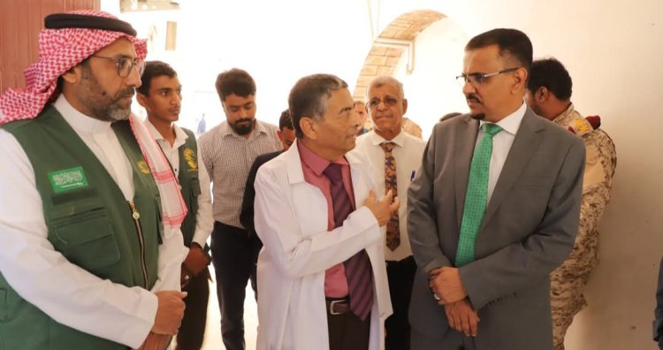 الأمين العام لمحلي حضرموت يختتم المشروع الطبي لجراحة التجميل والحروق والتشوهات بالمحافظة