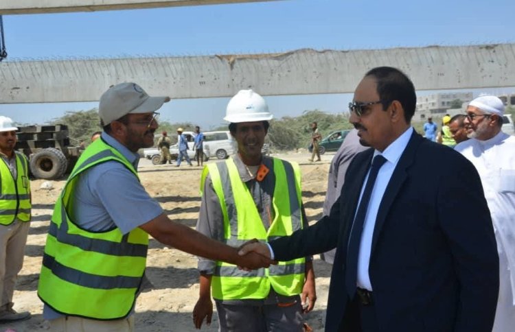 المحافظ بن ماضي يطلع على أعمال إنجاز "جسر غرير" بنظام الصب المُسبق بنسبة 43%