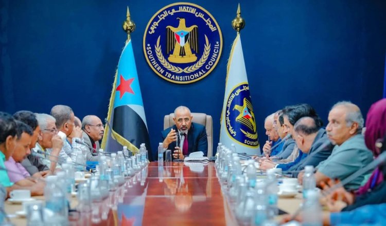 العاصمة عدن.. الرئيس الزُبيدي يلتقي قيادة اتحاد نقابات عمال الجنوب لمناقشة مطالب العمال وسُبل معالجتها