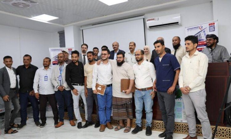 مستشفى عدن الخيري يختتم المخيم الطبي المجاني الثاني بتكريم الأطباء